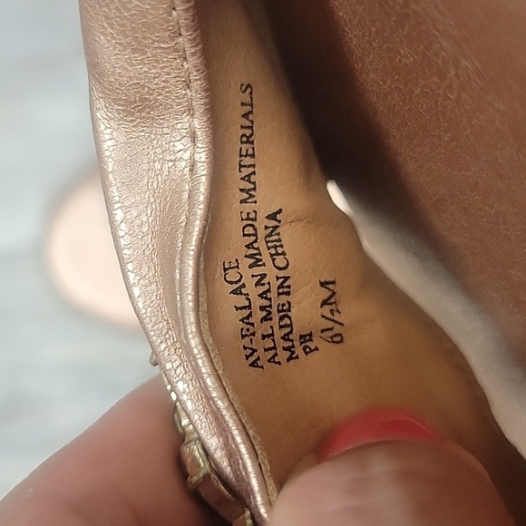 Adrienne Vittadini Size 6 1/2 Rose Gold Falace Jeweled Flat Sandals Like New - Picture 8 of 8